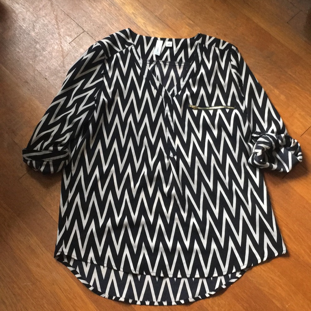 3 for $15-Tacera Black and Cream Chevron Blouse